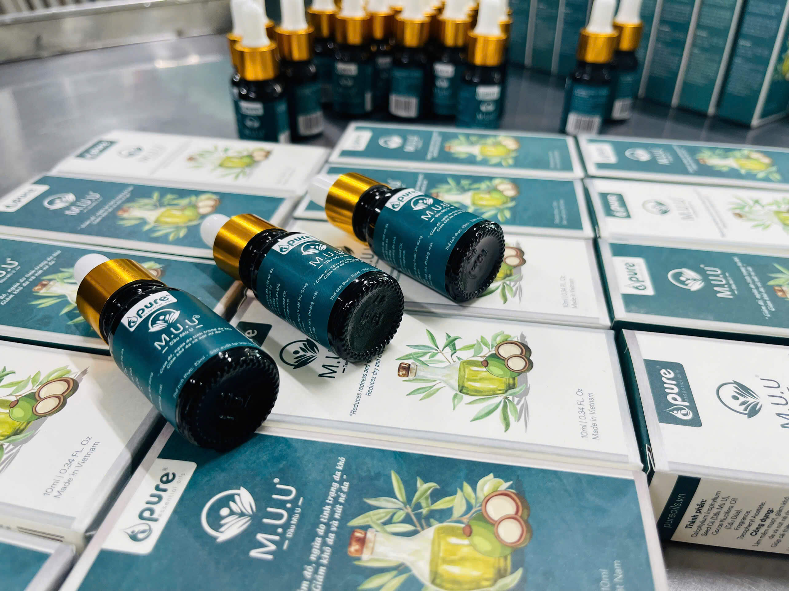 Cách massage da mặt bằng dầu mù u