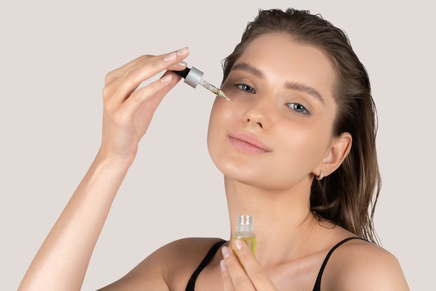 Công dụng dầu mù u đối với sức khoẻ và làm đẹp trong đời sống