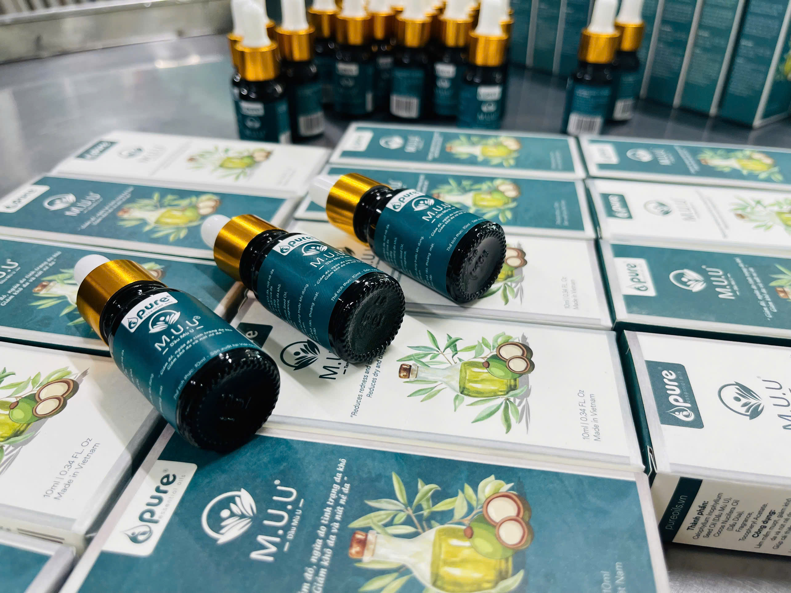 Công dụng kháng khuẩn và phục hồi da của dầu mù u tự nhiên