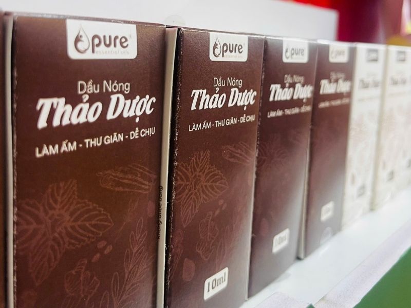 Dầu nóng thảo dược Pure giảm căng cơ say tàu xe hiệu quả