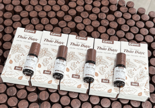 Dầu nóng thảo dược Pure giúp làm ấm cơ thể và giảm đau nhức xương khớp