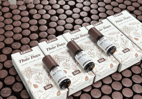 Dầu nóng thảo dược Pure hỗ trợ lưu thông máu giảm đau và tăng cảm giác dễ chịu