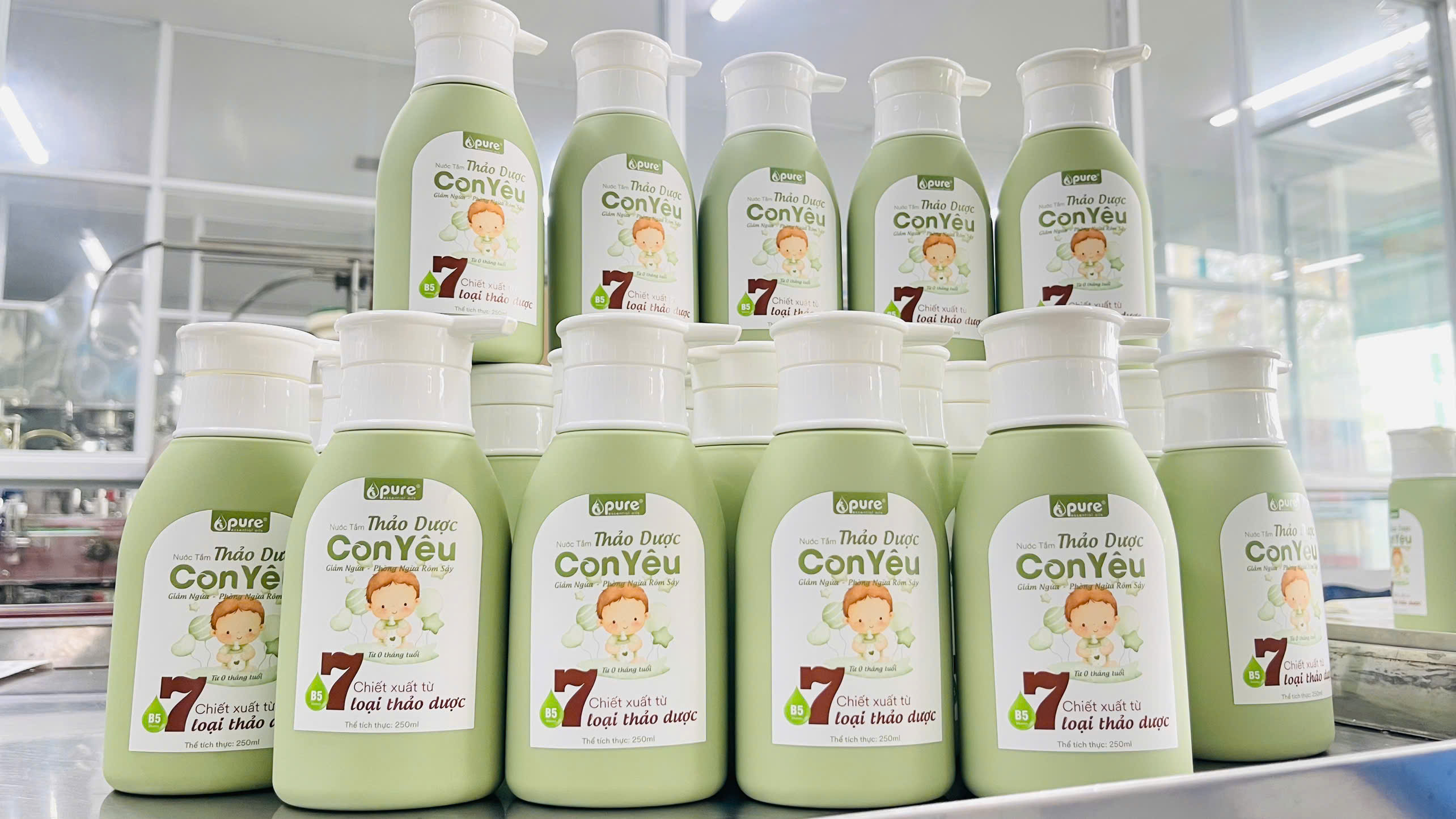 Nước tắm thảo dược Con Yêu 250ml