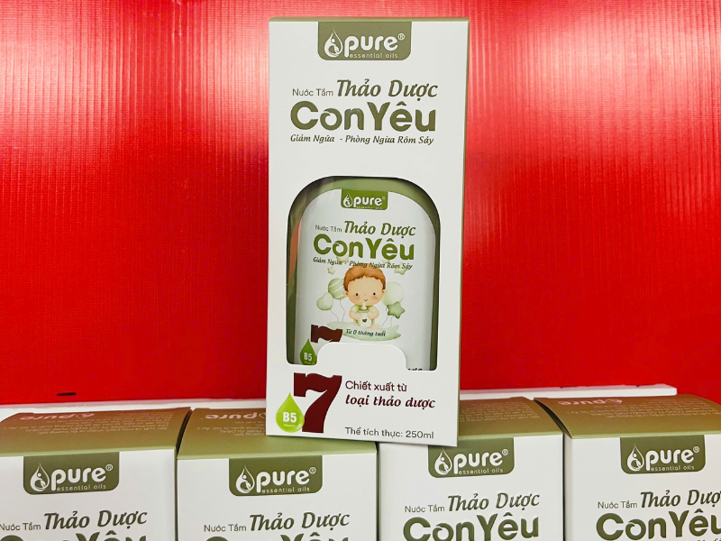 Nước tắm thảo dược Con Yêu lớp màng bảo vệ da bé khỏi tác nhân môi trường